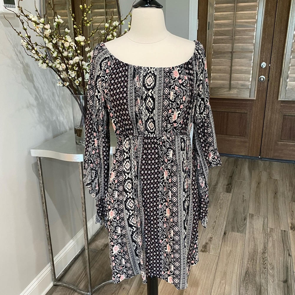 NWOT. Never Worn. Short Bohemian Dress by Moonlight Size Large
